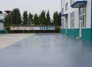 安康彩色路面喷涂翻新的材料对冬季